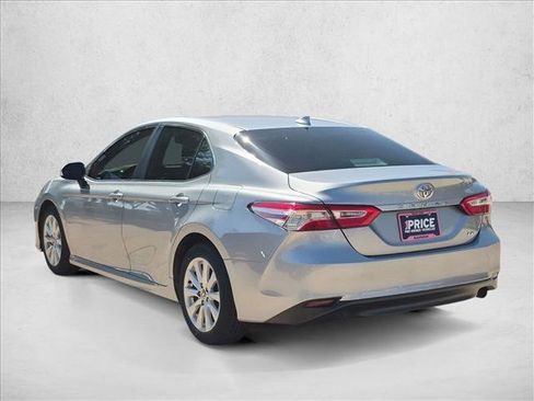 Used 2020 Toyota Camry LE FWD image 7