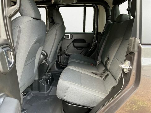 New 2025 Jeep Gladiator Sport image 11