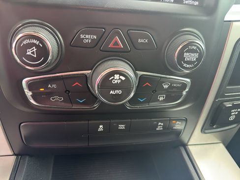 Used 2019 RAM 1500 Classic SLT AWD/4WD image 26
