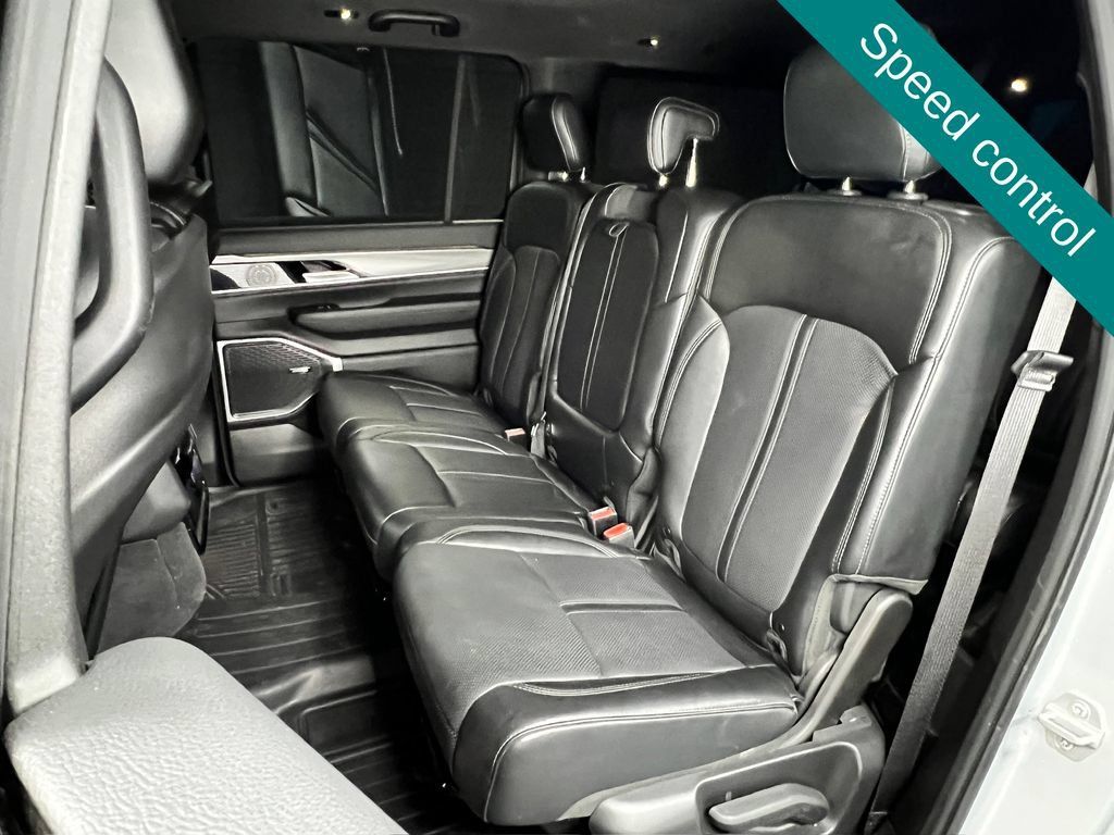 Used 2025 Jeep Wagoneer L Series II AWD/4WD image 15
