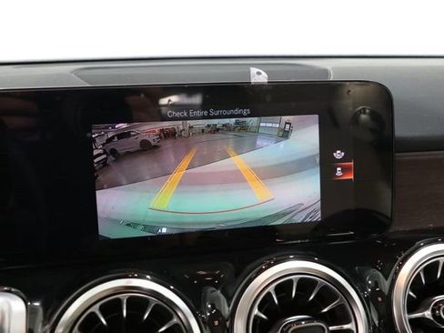 Used 2022 Mercedes-Benz GLB 250 4MATIC image 23