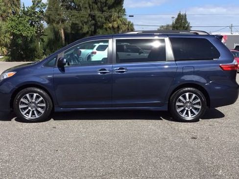 Used 2020 Toyota Sienna XLE image 8