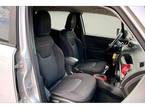 Used 2015 Jeep Renegade Trailhawk image 8