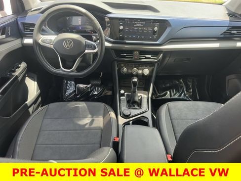 Certified 2024 Volkswagen Taos SE w/ Panoramic Sunroof Package AWD/4WD image 13