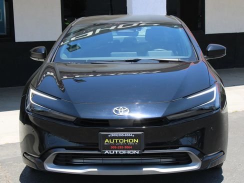 Used 2024 Toyota Prius XLE FWD image 2