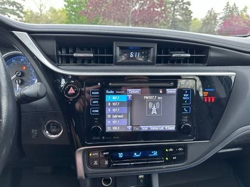 Used 2018 Toyota Corolla SE w/ SE Premium Package FWD image 14