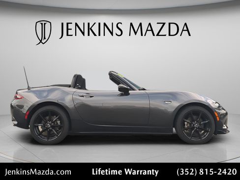 Used 2021 MAZDA MX-5 Miata Club RWD image 2