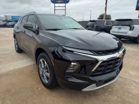 Used 2023 Chevrolet Blazer LT w/ Convenience Package FWD image 2