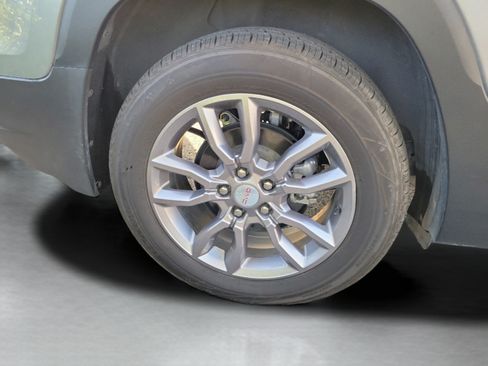Used 2023 GMC Terrain SLT w/ Infotainment Package II FWD image 18