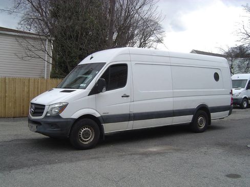 Used 2014 Mercedes-Benz Sprinter 2500 image 1