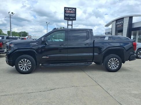 Used 2023 GMC Sierra 1500 AT4 w/ AT4 Premium Package AWD/4WD image 4