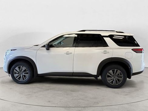 New 2026 Nissan Pathfinder SV w/ SV Premium Package AWD/4WD image 2