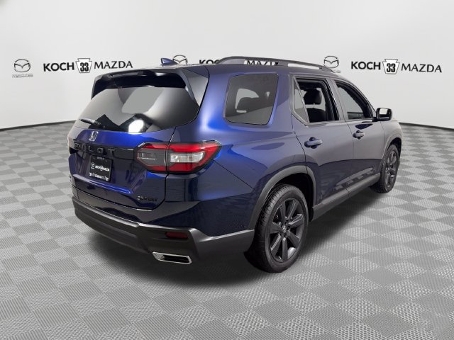 Used 2025 Honda Pilot Sport image 8