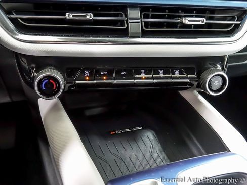 New 2026 Chevrolet Equinox EV LT image 17