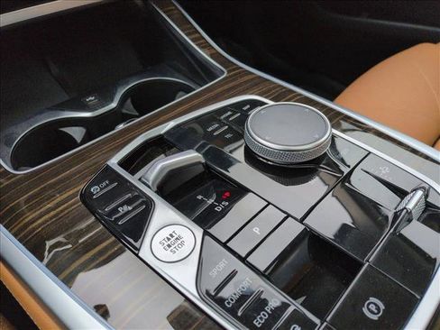 Used 2023 BMW X7 xDrive40i w/ Premium Package image 12