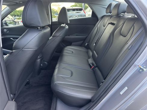 Used 2025 Hyundai Elantra Limited FWD image 19