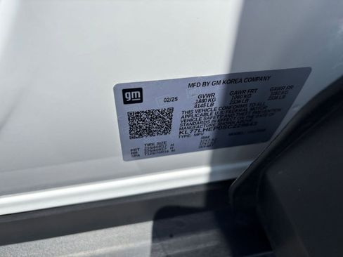 Used 2025 Chevrolet Trax LT FWD image 23