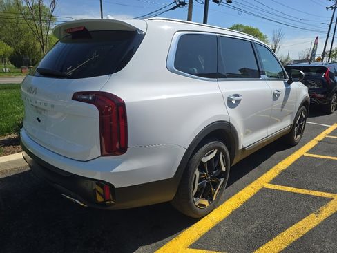 Used 2025 Kia Telluride S image 4
