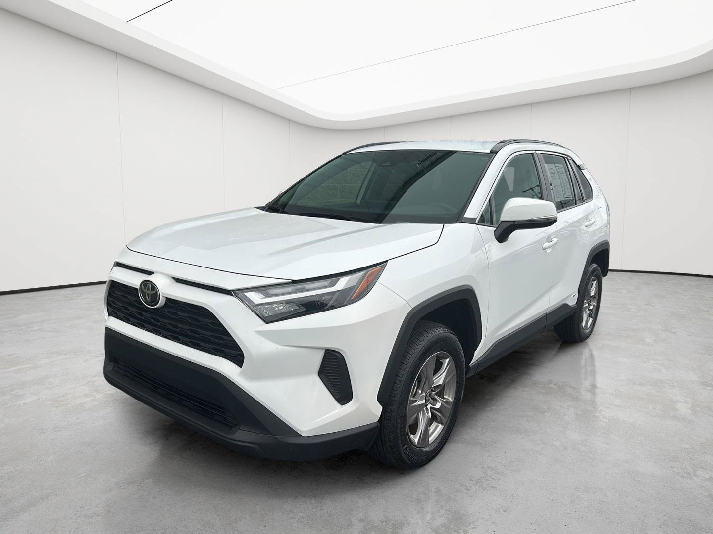 Used 2025 Toyota RAV4 XLE AWD/4WD image 34