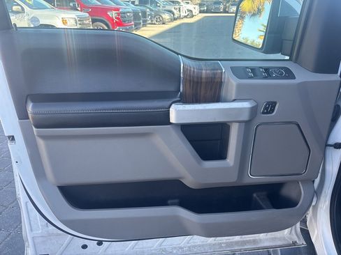 Used 2019 Ford F150 Lariat image 13