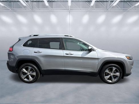 Used 2019 Jeep Cherokee Limited FWD image 3