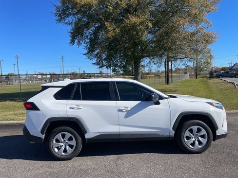 Used 2024 Toyota RAV4 LE image 8