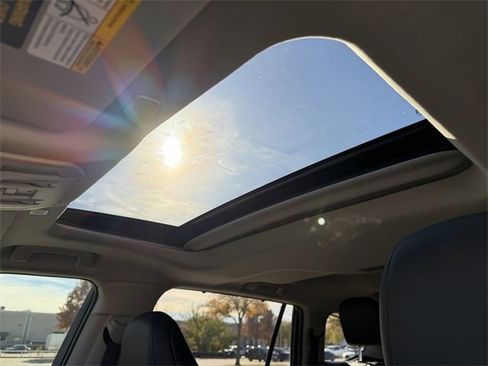 Certified 2024 Toyota Highlander XLE image 26