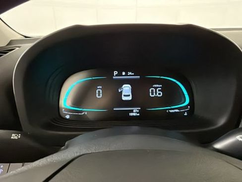 Certified 2025 Hyundai Venue SE FWD image 17