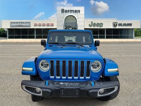 Used 2022 Jeep Wrangler Unlimited Sahara w/ Cold Weather Group AWD/4WD image 5