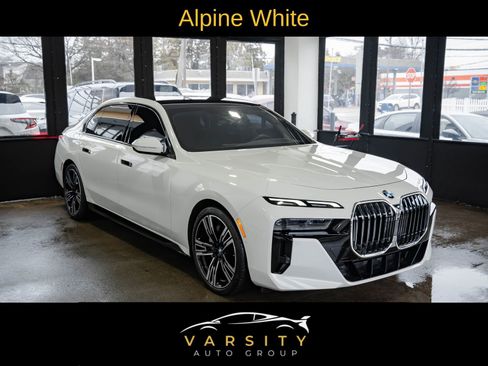 Used 2025 BMW 740i image 3