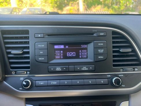 Used 2017 Hyundai Elantra SE FWD image 25