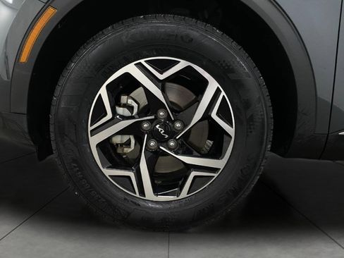 Used 2025 Kia Sportage LX image 12