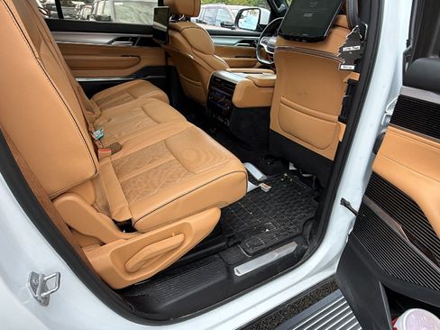 Used 2022 Jeep Grand Wagoneer Series III w/ Rear Seat Video Group 1 AWD/4WD image 22