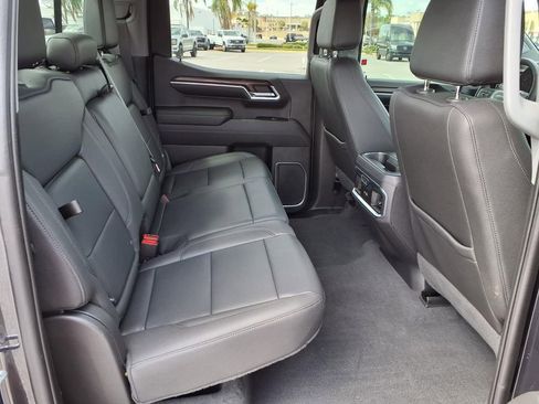 Used 2023 GMC Sierra 1500 SLT w/ SLT Premium Package AWD/4WD image 18