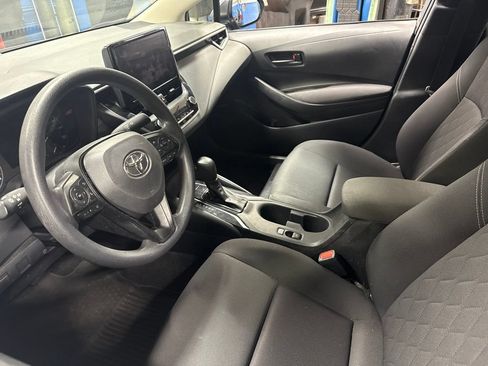 Used 2024 Toyota Corolla LE FWD image 2