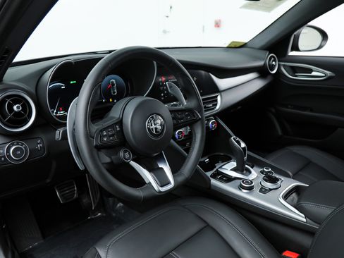 New 2025 Alfa Romeo Giulia w/ Driving Assist Package RWD image 16