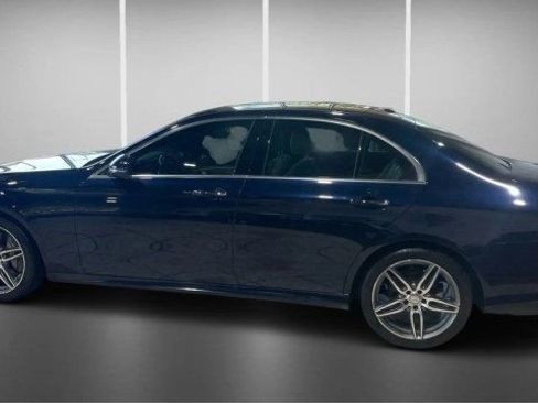 Used 2017 Mercedes-Benz E 300 4MATIC image 5