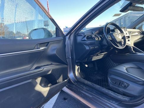 Used 2023 Toyota Camry SE image 4