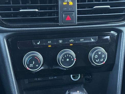 Certified 2023 Volkswagen Taos SE w/ Black Wheel Package image 21