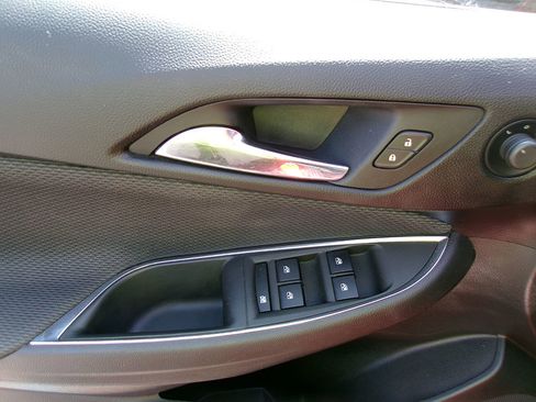 Used 2018 Chevrolet Cruze LT w/ Convenience Package image 14