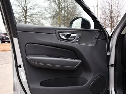 Used 2025 Volvo XC60 B5 Plus image 11