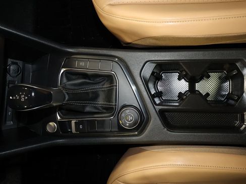 Used 2022 Volkswagen Tiguan SE image 14