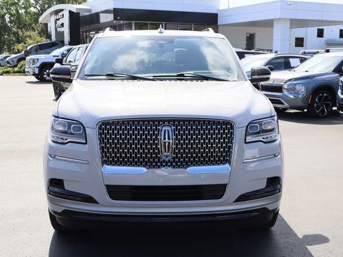Used 2024 Lincoln Navigator Reserve image 4