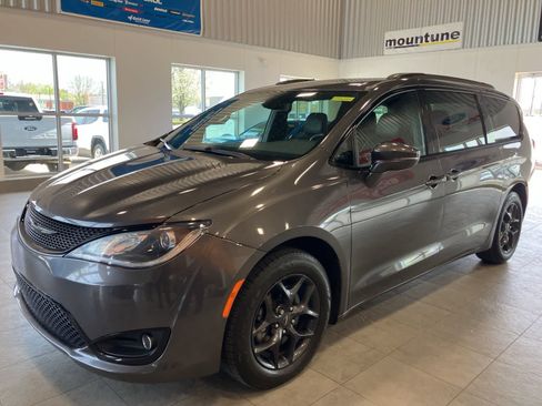 Used 2020 Chrysler Pacifica Limited w/ S Appearance Package FWD image 1