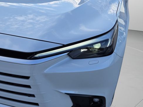 New 2026 Lexus TX 500h AWD image 9