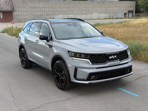 Used 2022 Kia Sorento SX AWD/4WD image 2