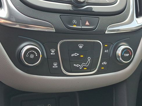 Used 2022 Chevrolet Equinox LS AWD/4WD image 16
