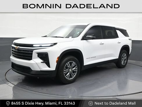 Used 2024 Chevrolet Traverse LS FWD image 1