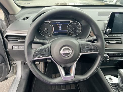 Used 2024 Nissan Altima 2.5 SV FWD image 14