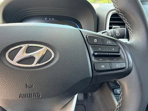 Used 2023 Hyundai Venue SEL FWD image 35